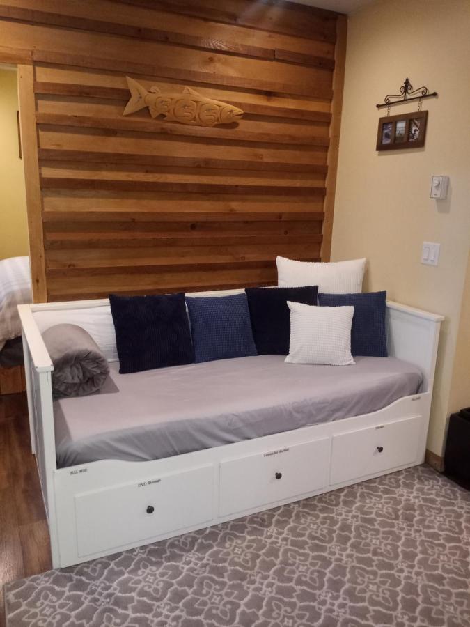 Forest Sweet Retreat Hot Tub & Wood Fired Sauna Ucluelet Luaran gambar