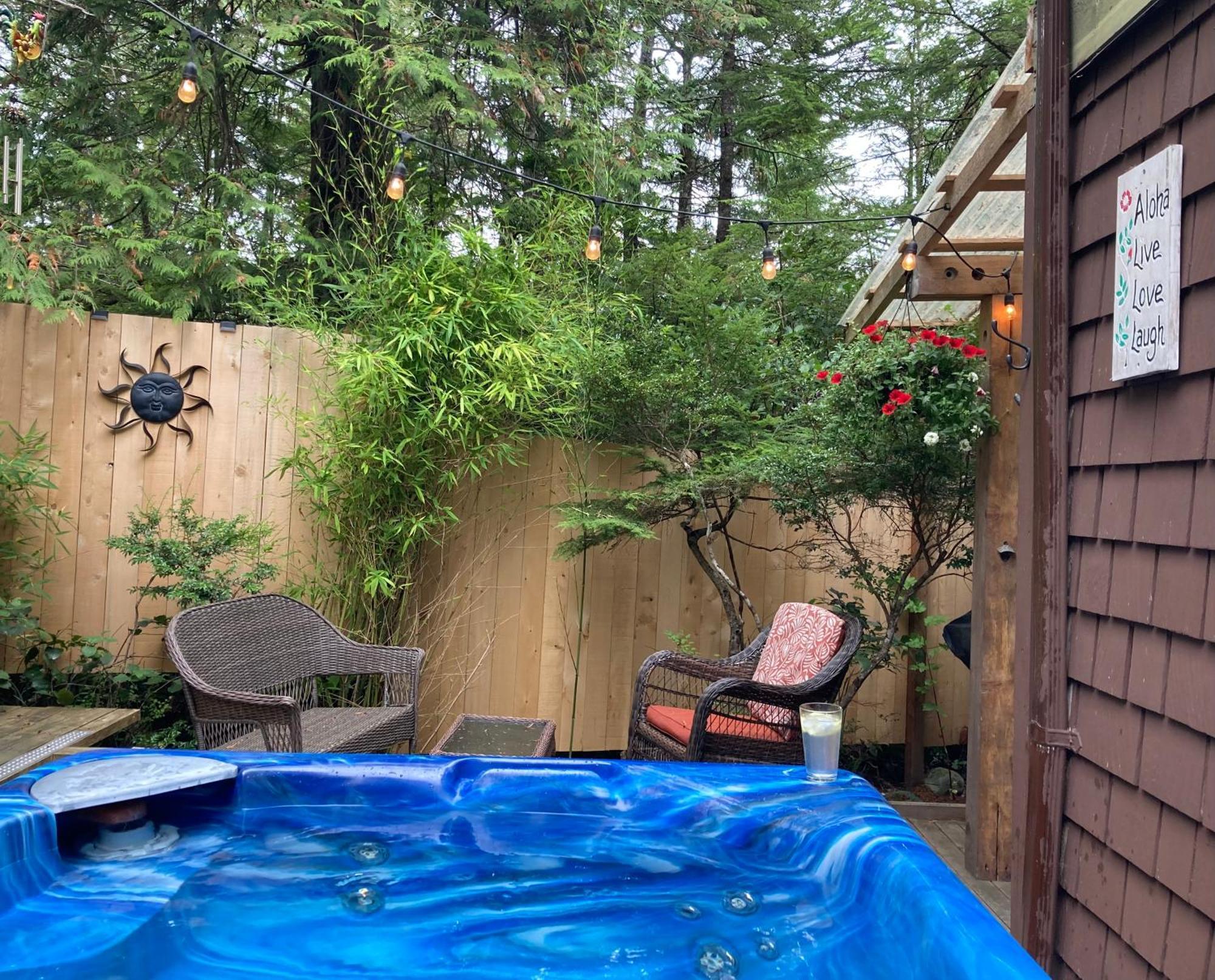 Forest Sweet Retreat Hot Tub & Wood Fired Sauna Ucluelet Luaran gambar